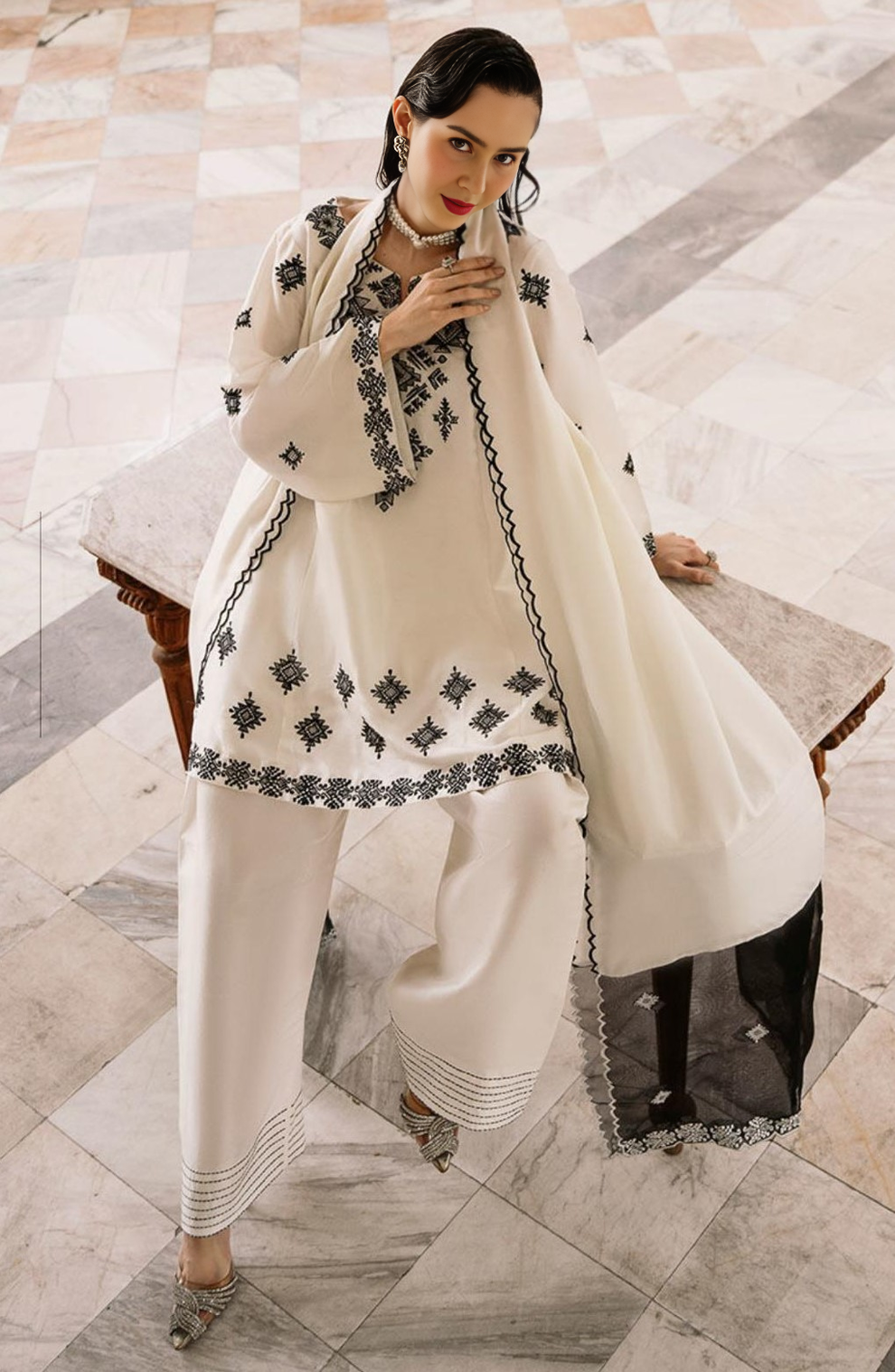 White hoor Embroidered 3pcs