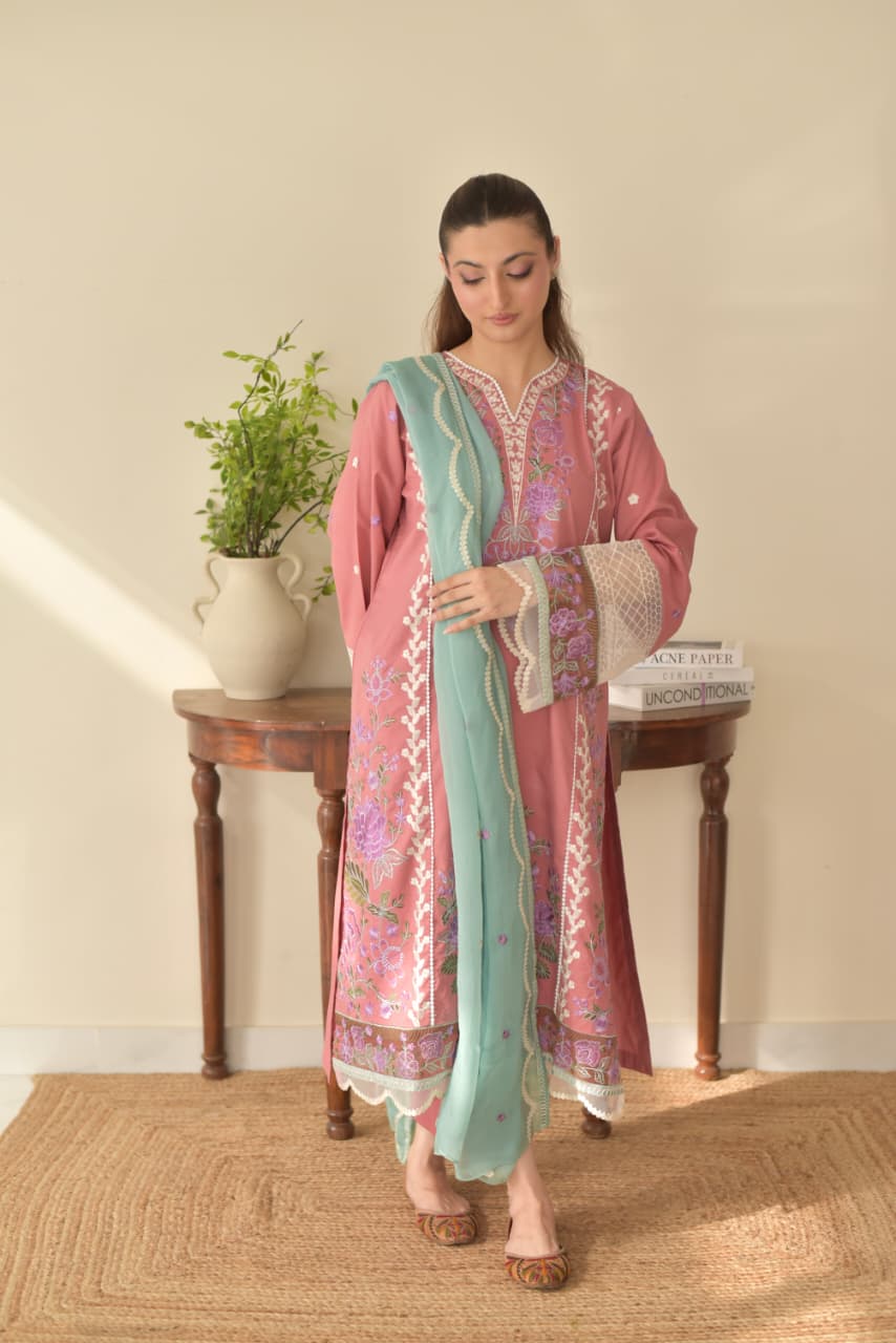 Nura Embroidered 3pcs