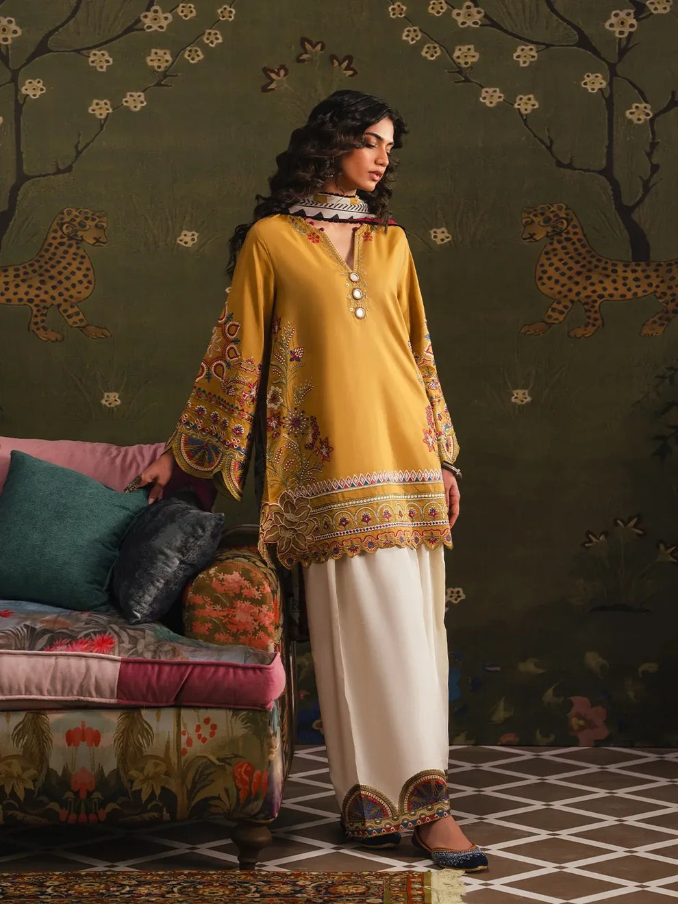 Sunehri 3pc Embroidered Dress(Farshi Shalwar)
